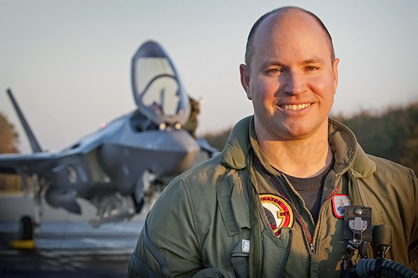 Dutch 322 Squadron Commander Ian Knight and F-35