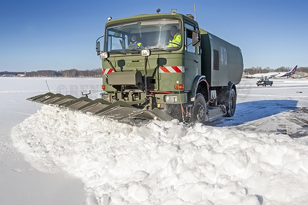 Snow plough at Twente Airport